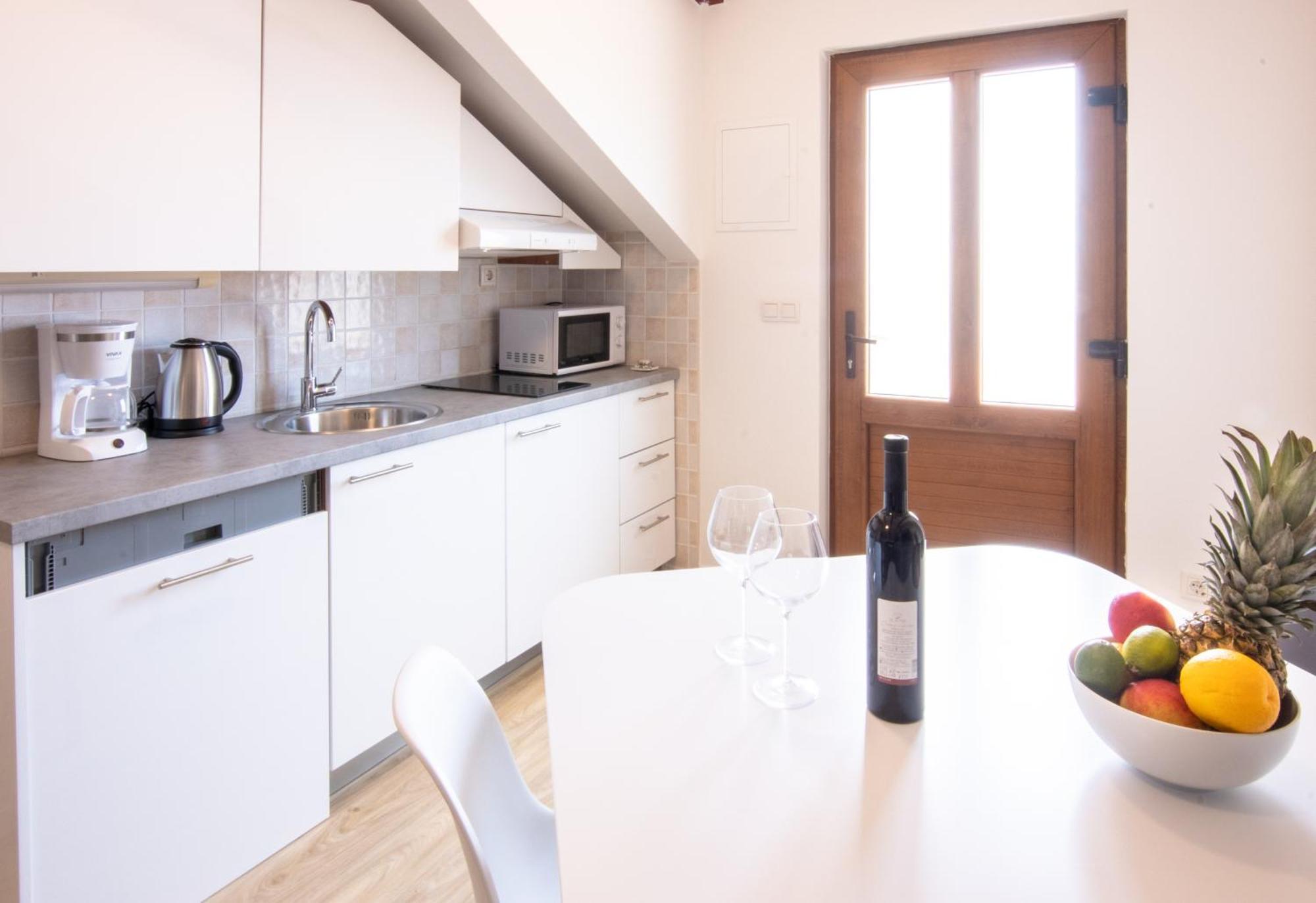 Bed & Breakfast Portun In The Center Baska Voda Luaran gambar